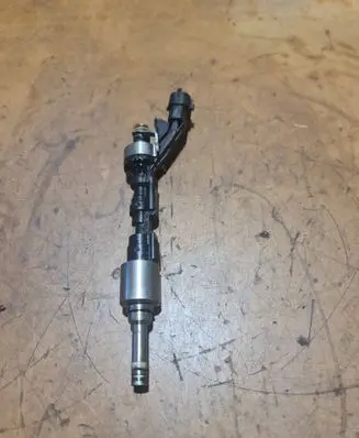 Ford Focus Fuel injector BM5G9F593BA DZL74 0261500
