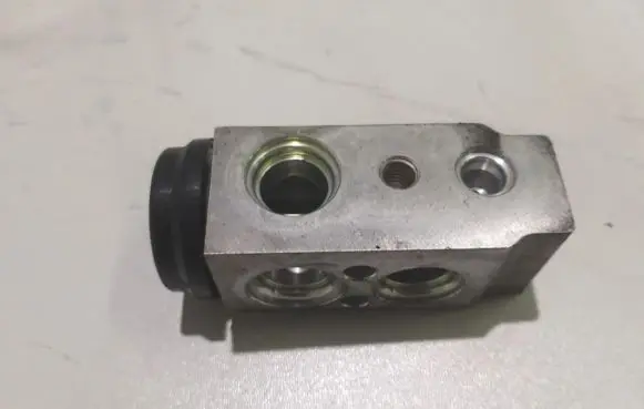 Hyundai Santa Fe Air conditioning (A/C) expansion valve f108MA5BA