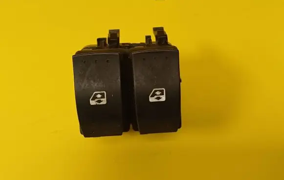 Renault Espace - Grand espace IV Electric window control switch 015085A