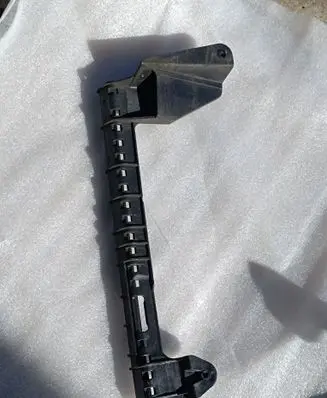 Audi Q7 4L Rear door windshield rail 4L0839068