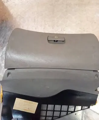 Volkswagen PASSAT B5 Glove box 3B1857101