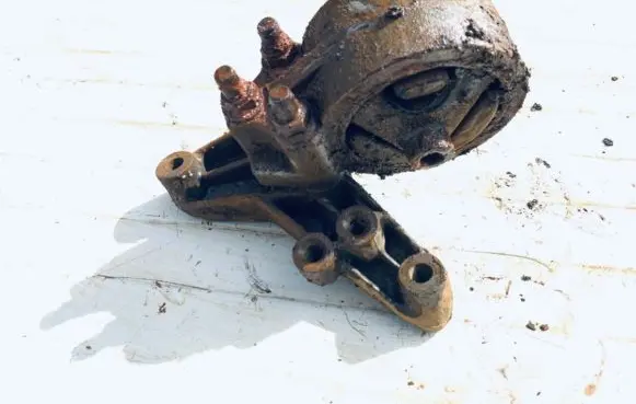 Volvo S40, V40 Engine mount bracket mr290428