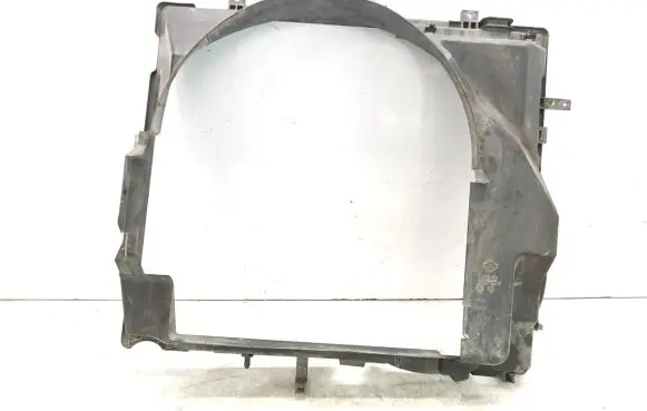 Radiator cooling fan shroud