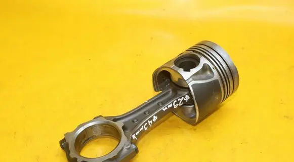 Opel Zafira B Piston with connecting rod P899