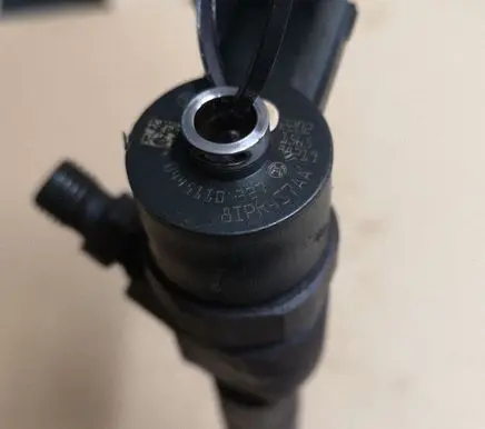 Opel Insignia A Fuel injector 0445110327