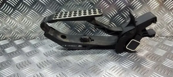 Mercedes-Benz C W203 Accelerator throttle pedal 2033000204