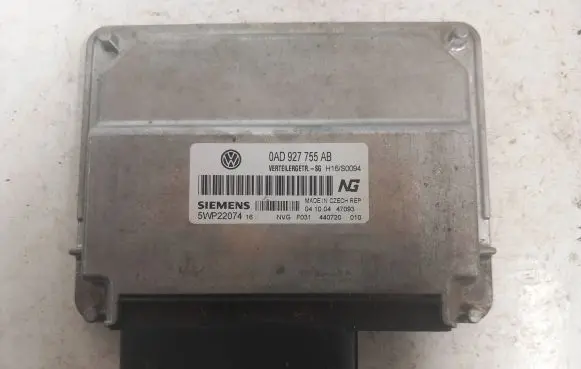 Volkswagen Touareg I Transfer box differential control unit 0AD927755AB 5WP22074