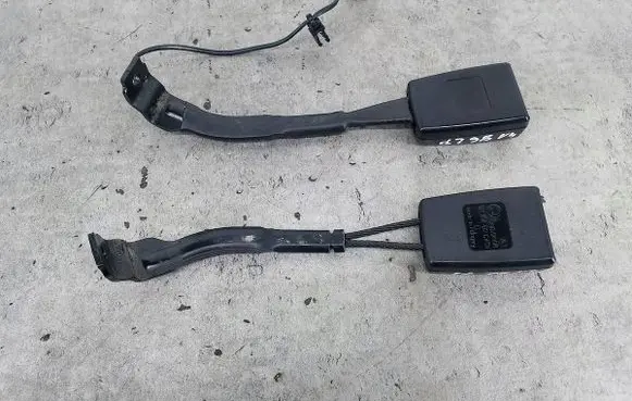 Skoda Octavia Mk2 (1Z) Front seatbelt buckle 