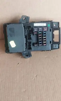 Toyota Avensis T220 Fuse module 8273005010 82730-05010 82641-05010