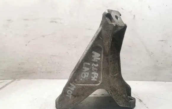 Audi A4 S4 B6 8E 8H Engine mounting bracket 8E0199308A
