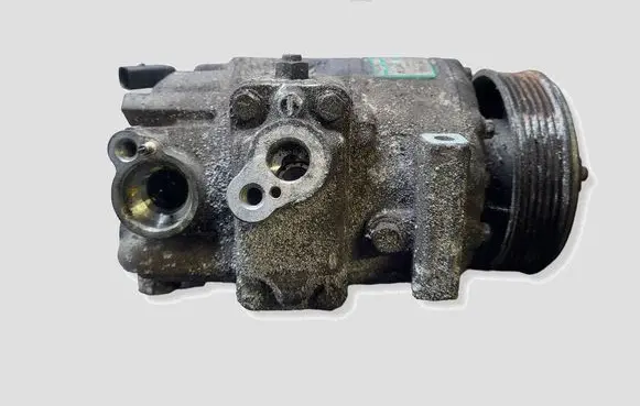 Volkswagen Golf V Air conditioning (A/C) compressor (pump) 1K0820803Q