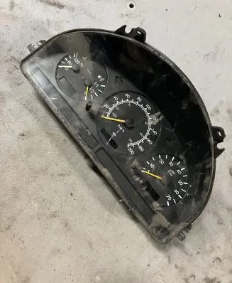 Mercedes-Benz ML W163 Speedometer (instrument cluster) 3319210001 A1635401247 15339452