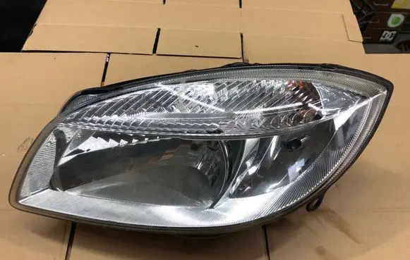 Skoda Fabia Mk2 (5J) Headlight/headlamp