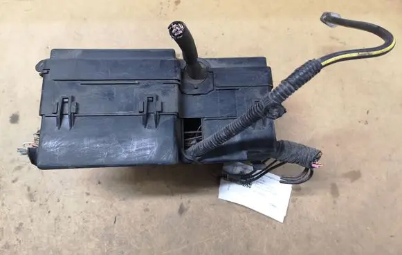 Mazda 3 I Fuse module BP4K66765 518818109 BP4K66767