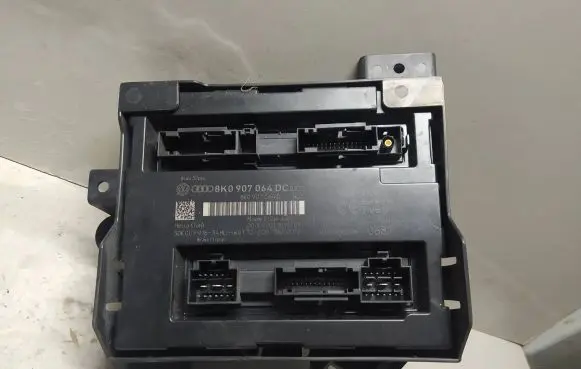 Audi A4 S4 B8 8K Comfort/convenience module 8K0907064DC 5DK00991834