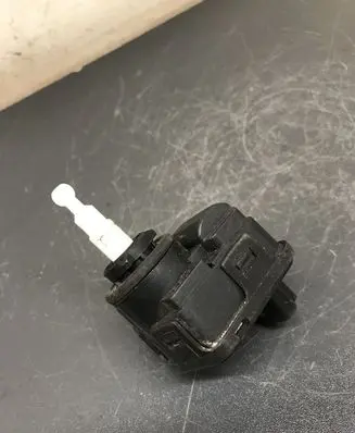 Volvo S40, V40 Headlight level adjustment motor 00728232