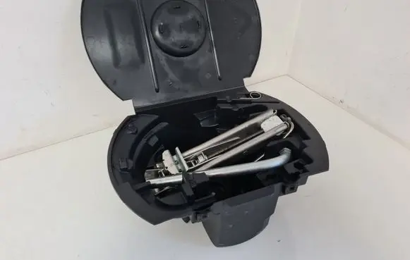 Volkswagen Polo IV 9N3 Tool box 6Q0012115F