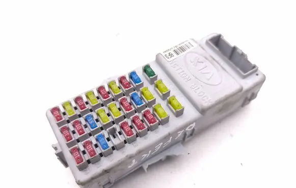 KIA Sorento Fuse module 911713E920