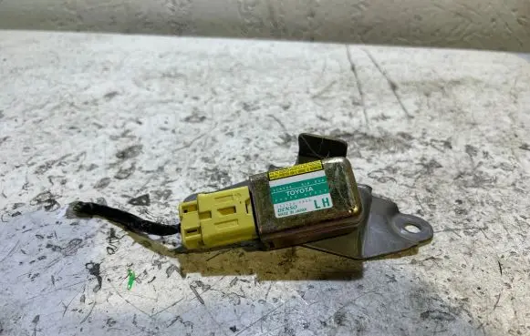 Toyota Land Cruiser (J120) Airbag deployment crash/impact sensor 8983060020 1879000460