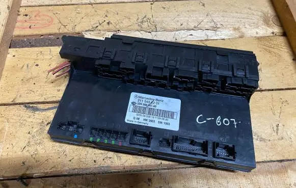 Mercedes-Benz E W211 SAM control unit A2115452201 2115452201
