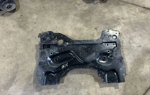 Peugeot 308 Front subframe 5626490