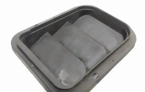 Quarter panel pressure vent