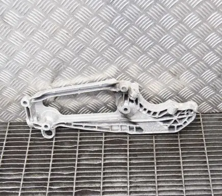 BMW i8 Engine mounting bracket 6856297