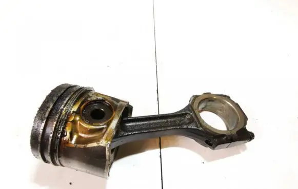 Hyundai Elantra Piston with connecting rod