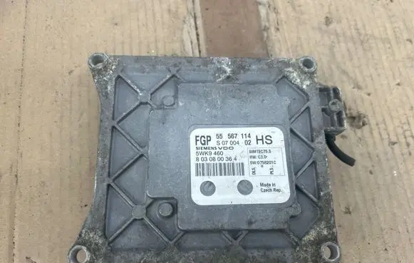 Opel Zafira B Engine control unit/module 55567114 5WK9460 8030800364