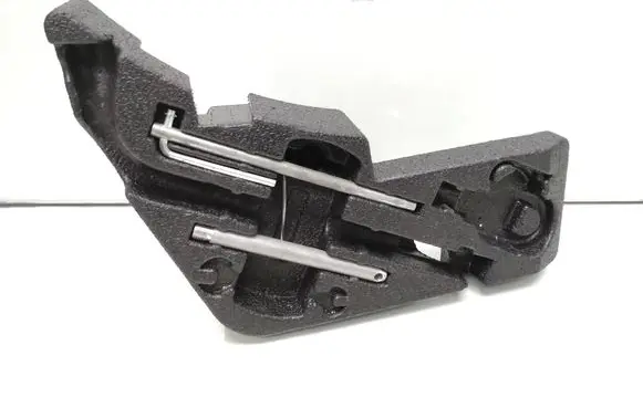 Volkswagen Touareg I Tool box 7L0012113