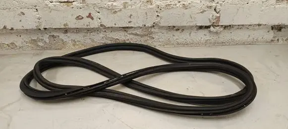 BMW i4 Trunk rubber seal (body) 7487559