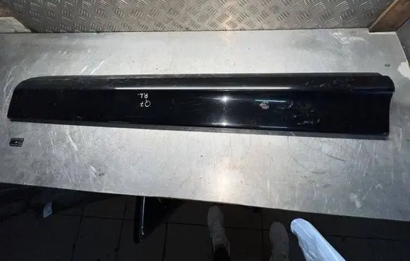 Audi Q7 4L Side skirt rear trim 