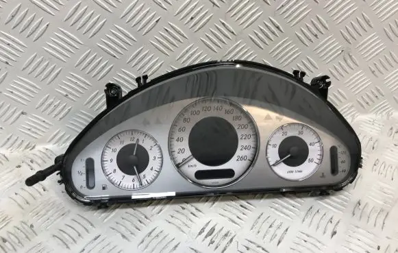 Mercedes-Benz E W211 Speedometer (instrument cluster) A2115405747