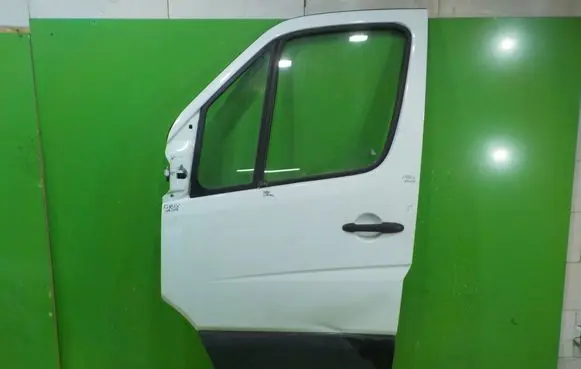 Mercedes-Benz Sprinter W906 Front door PRZOD DRZWI LEWE