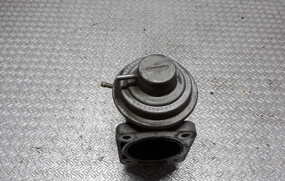 BMW 5 E39 EGR valve 2247177