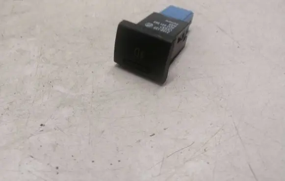Fog light switch