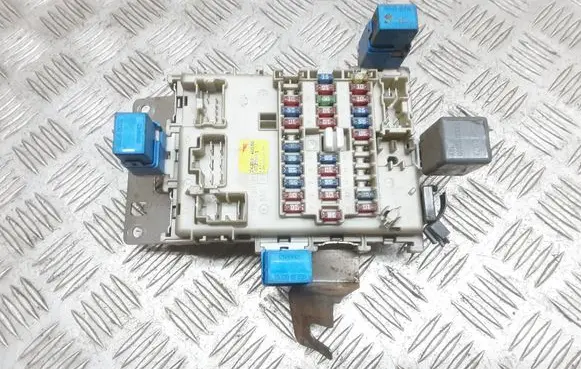 Nissan Almera N16 Fuse module 243504U100
