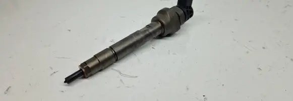 BMW 5 F10 F11 Fuel injector 7810702