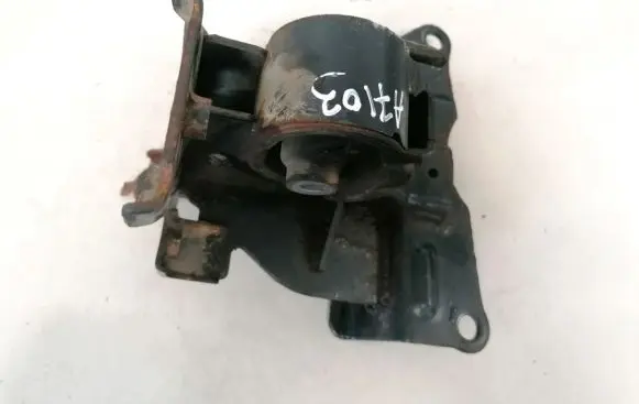 Toyota Yaris Engine mount bracket