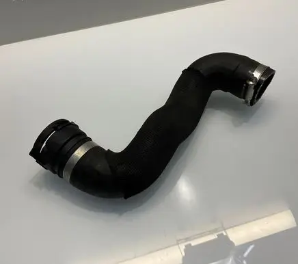 Engine coolant pipe/hose