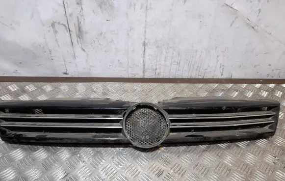 Volkswagen Jetta VI Front grill 5C6853653