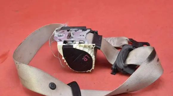 BMW X5 E70 Front seatbelt 825897110