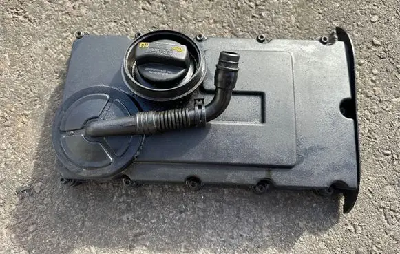 Volkswagen PASSAT B6 Rocker cam cover 03g103475