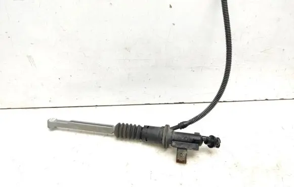 Peugeot 2008 I Clutch master cylinder 9812924680