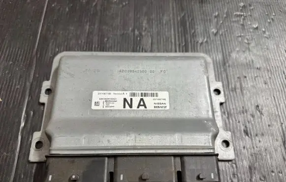 Dacia Sandero Engine control unit/module ECU 4H1870068 HS4260U63 H94601L03
