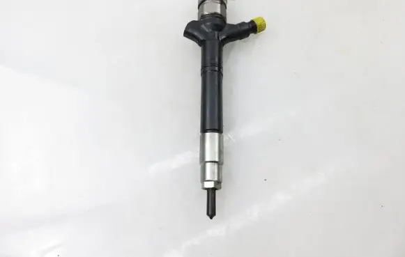 Toyota RAV 4 (XA30) Fuel injector 236700R020