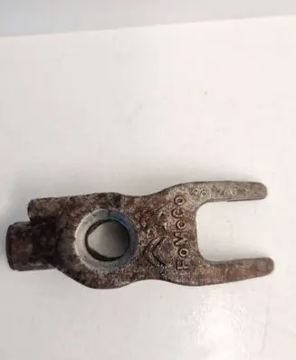 Peugeot 3008 II Fuel Injector clamp holder 9811760780
