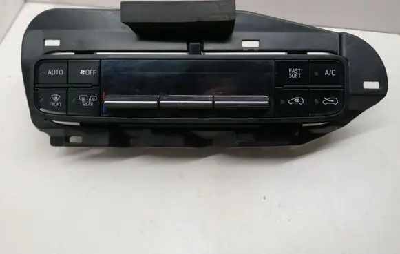 Toyota Auris E180 Climate control unit 75H695