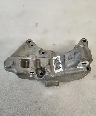 Volvo XC40 Engine mounting bracket