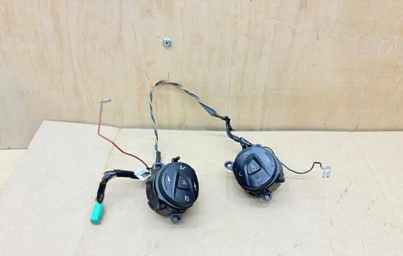 Ford C-MAX II Steering wheel buttons/switches DM5T14K147DA 14AUG19ER1